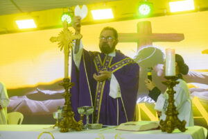 Fé e tradição marcam Missa na Serra e encenação da Paixão de Cristo em Paraíso