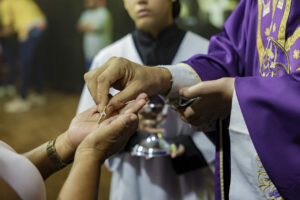 Fé e tradição marcam Missa na Serra e encenação da Paixão de Cristo em Paraíso