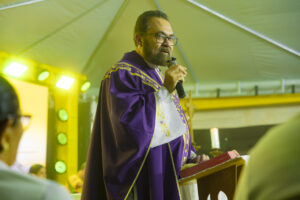 Fé e tradição marcam Missa na Serra e encenação da Paixão de Cristo em Paraíso