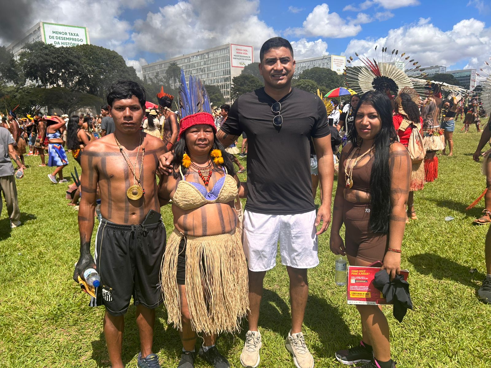 Marcha no Acampamento Terra Livre reúne milhares em Brasília e conta com participação de Avanilson Karajá
