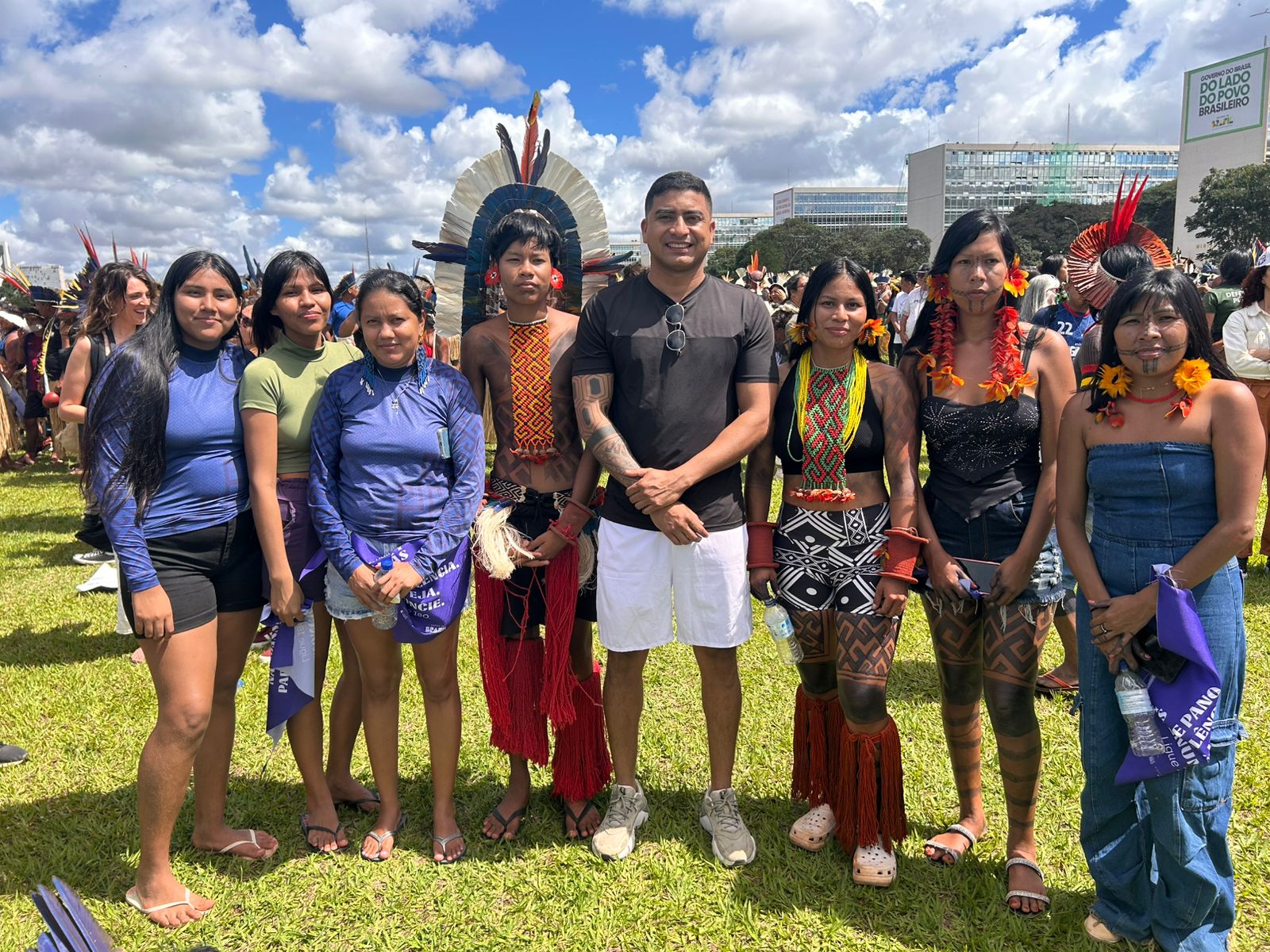 Marcha no Acampamento Terra Livre reúne milhares em Brasília e conta com participação de Avanilson Karajá