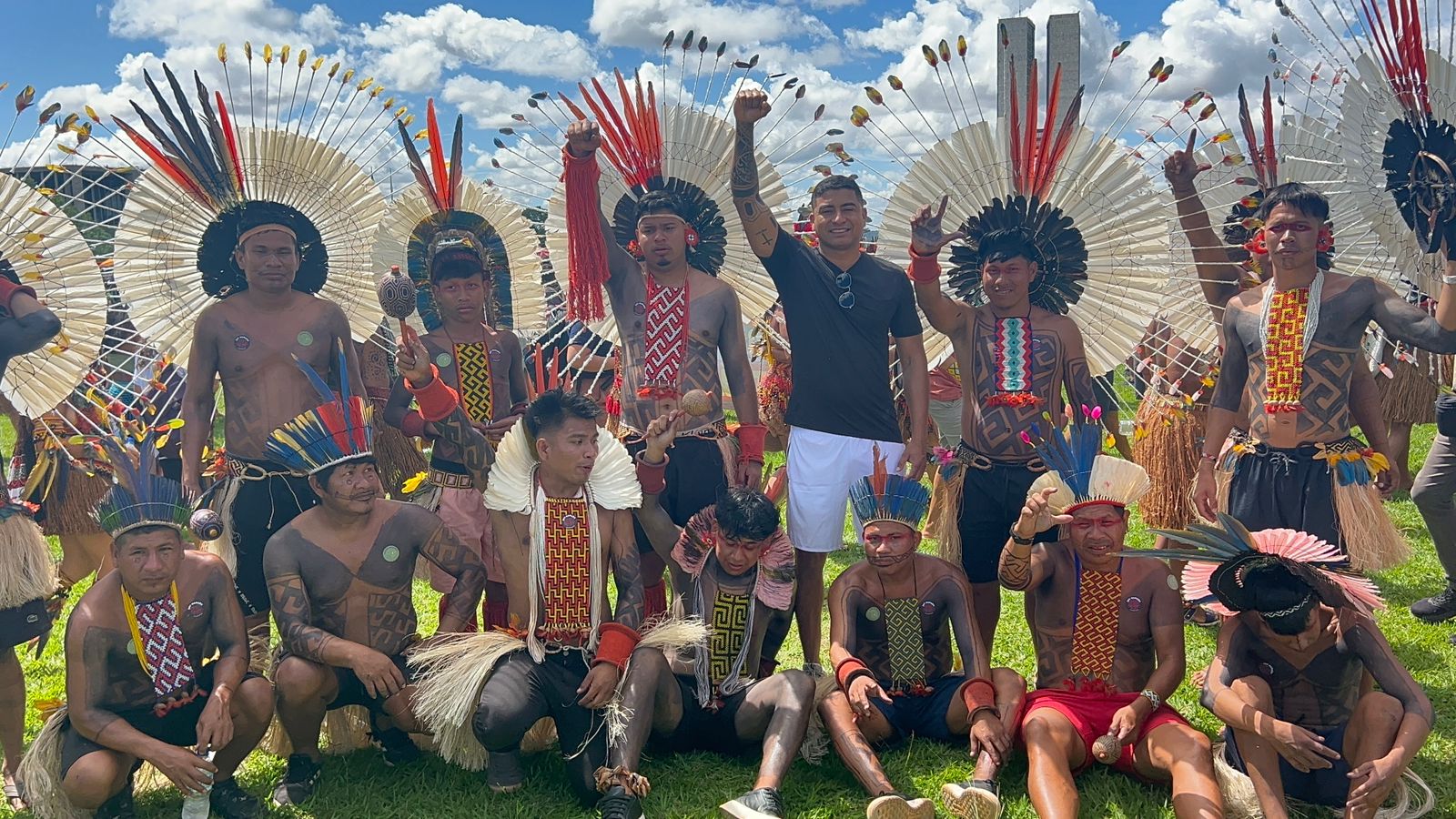Marcha no Acampamento Terra Livre reúne milhares em Brasília e conta com participação de Avanilson Karajá