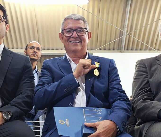 Prefeito Big Jow é condecorado com Medalha Tiradentes em solenidade da PMTO