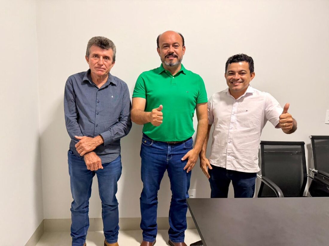 Sandoval recebe apoio dos vereadores Genaro Barros e Danillo Carreiro com base em entregas em Chapada de Areia