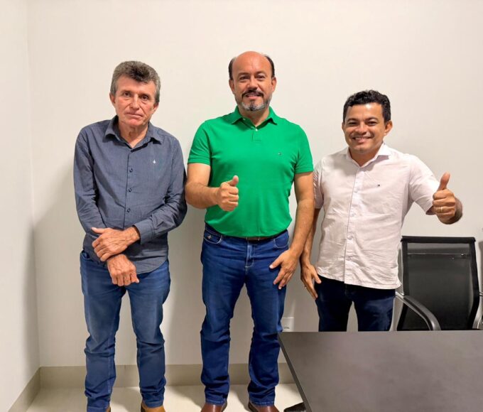 Sandoval recebe apoio dos vereadores Genaro Barros e Danillo Carreiro com base em entregas em Chapada de Areia
