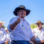 Recebido com carinho pelos gurupienses, Eduardo Fortes se destaca na tradicional cavalgada da 51ª Expo Gurupi