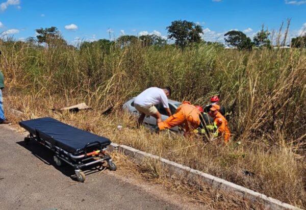 Jovem de 26 anos morre após grave acidente entre carro e carreta na BR-153, em Colinas do Tocantins