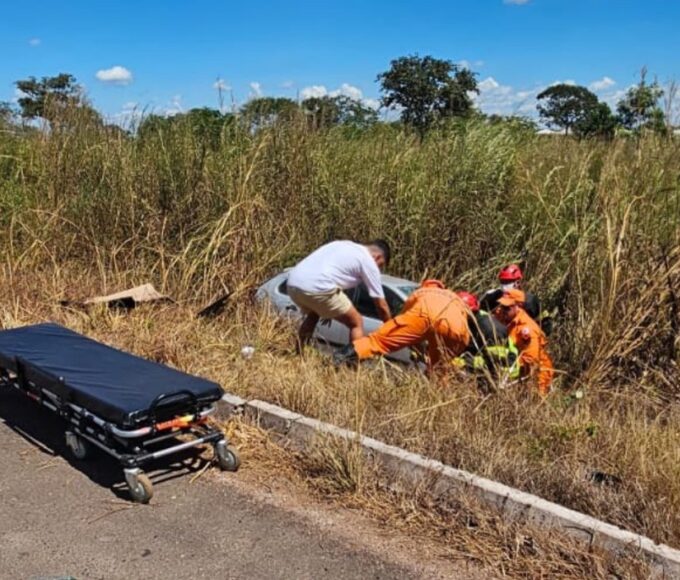Jovem de 26 anos morre após grave acidente entre carro e carreta na BR-153, em Colinas do Tocantins