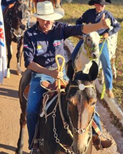 Deputado Estadual Nilton Franco participa de grande cavalgada em Barrolândia