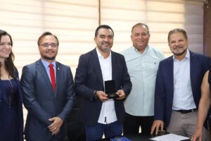 Senador Eduardo Gomes cumpre agenda com BRK, produtores rurais e lideranças políticas em Palmas