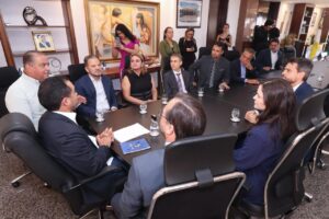Senador Eduardo Gomes cumpre agenda com BRK, produtores rurais e lideranças políticas em Palmas