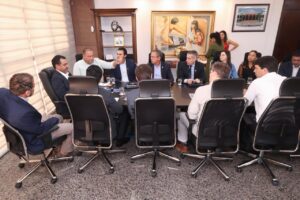Senador Eduardo Gomes cumpre agenda com BRK, produtores rurais e lideranças políticas em Palmas