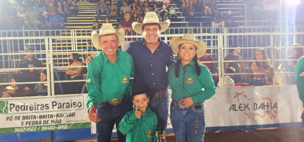 Deputado Nilton Franco prestigia rodeio na 11ª Festa do Rancho MG em Paraíso do Tocantins