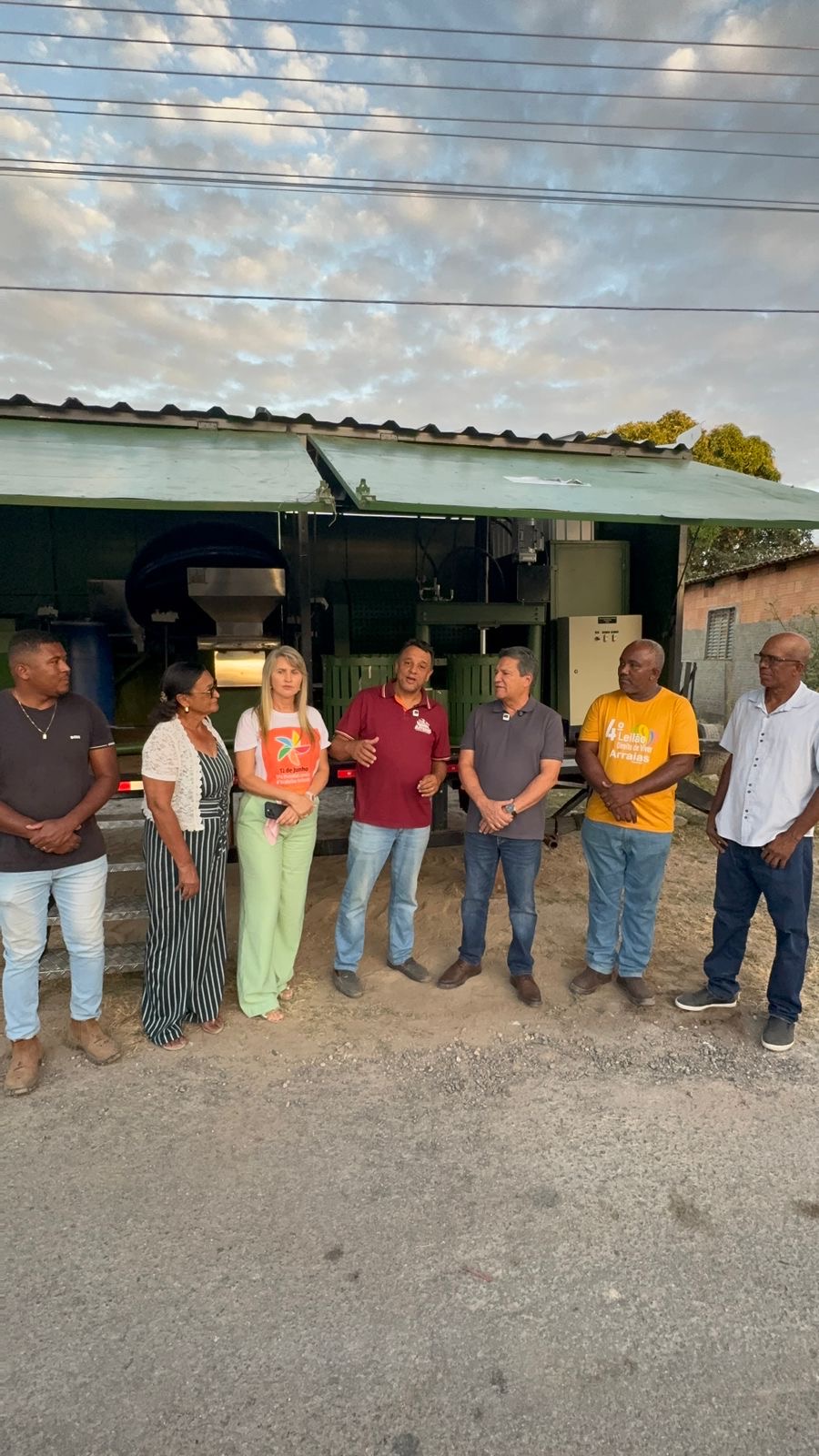 Osires Damaso acompanha entrega de casa de farinha móvel e reforça parceria com Arraias
