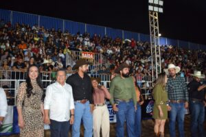 Osires Damaso prestigia abertura do rodeio da 29ª Expobrasil e celebra noite especial ao lado da família e da comunidade