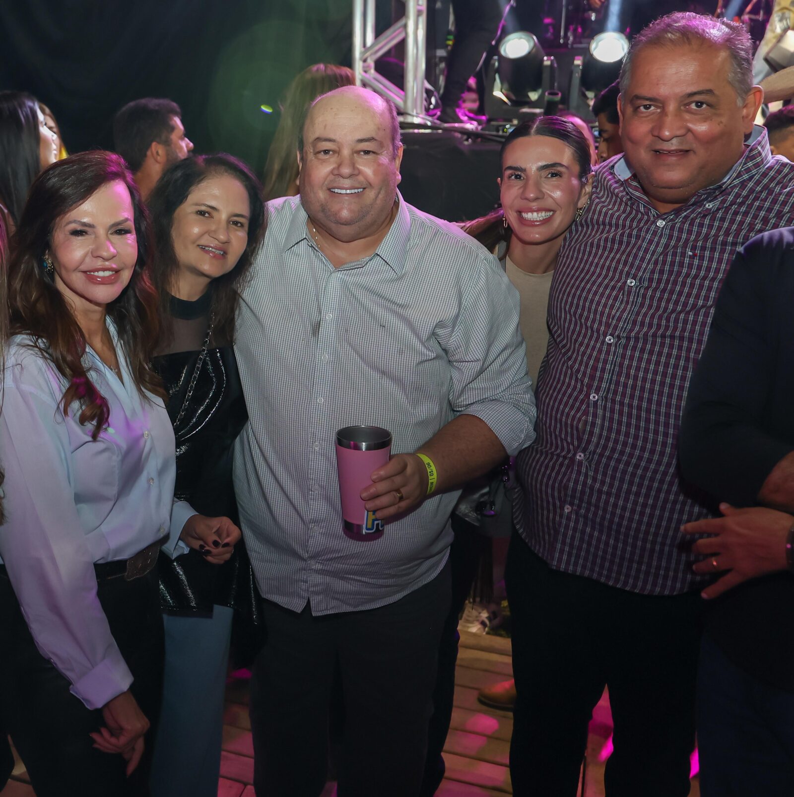 Eduardo Gomes destaca potencial turístico de Taquaruçu durante abertura do Rodeio Show 2026