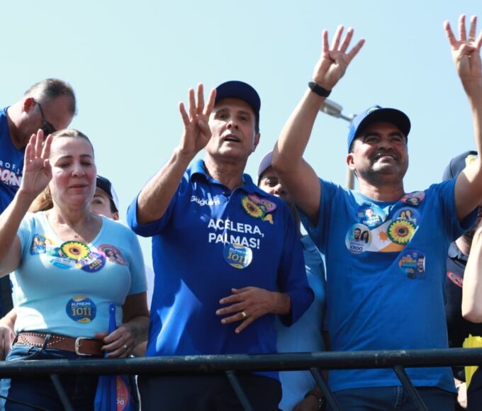 Ao lado de Dorinha e Wanderlei, Gaguim participa de caminhada que reúne multidão em Taquaralto