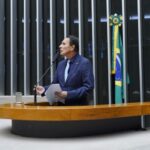 Projeto de Carlos Gaguim na Câmara propõe preços em braile para consumidores com deficiência visual
