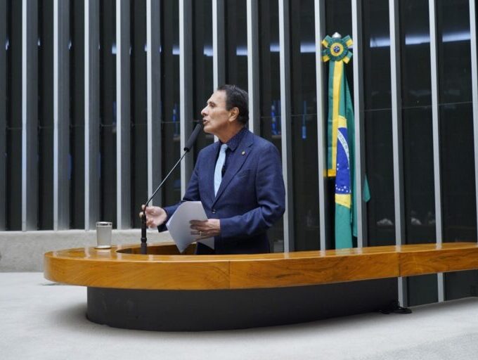 Projeto de Carlos Gaguim na Câmara propõe preços em braile para consumidores com deficiência visual