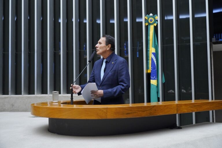 Projeto de Carlos Gaguim na Câmara propõe preços em braile para consumidores com deficiência visual