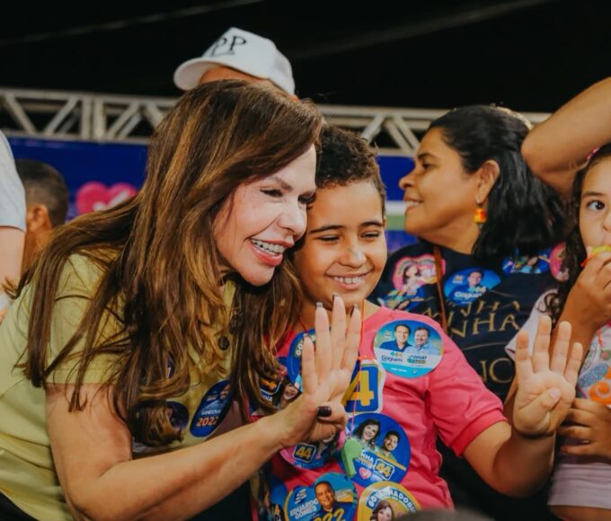 Professora Dorinha inicia roteiro por quatro cidades com reuniões, caminhada e encontro com empresários