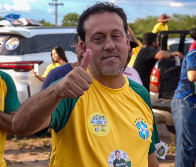 Danilo Alencar é reeleito com 22.997 votos e confirma apoio a Flávio Bolsonaro e Vicentinho Júnior