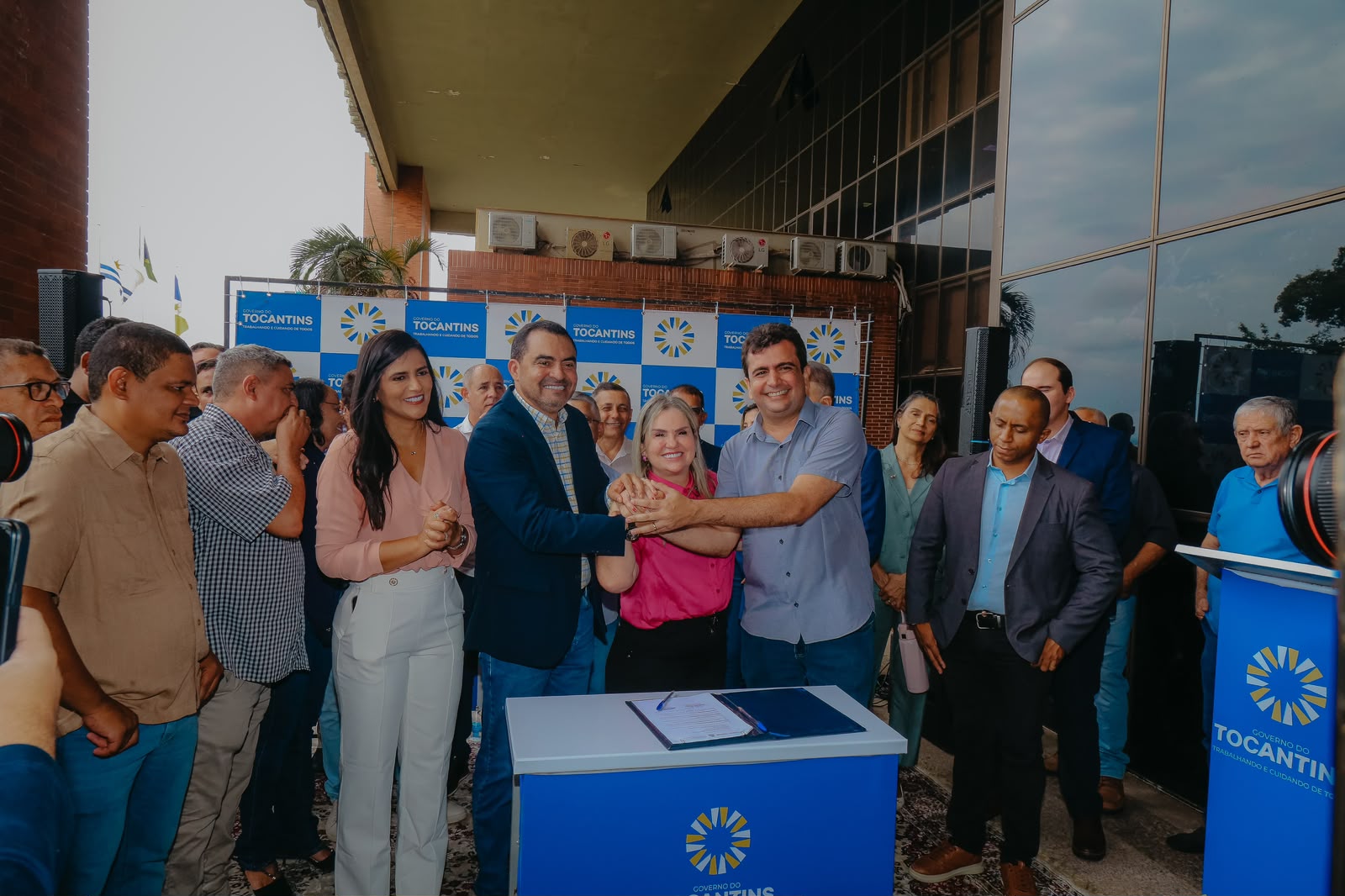 Professora Dorinha destina recursos para assistência social e entrega caminhonetes ao Tocantins